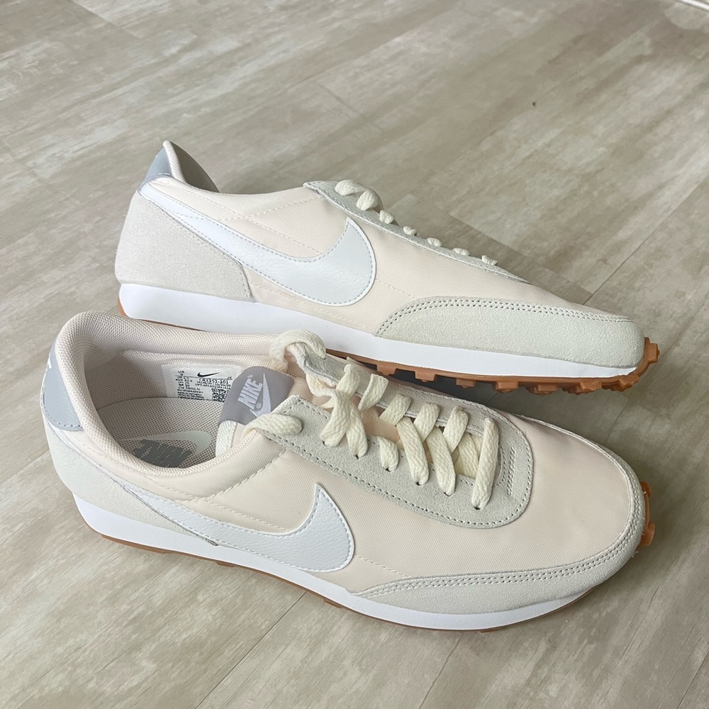 BRAND NEW NIKE